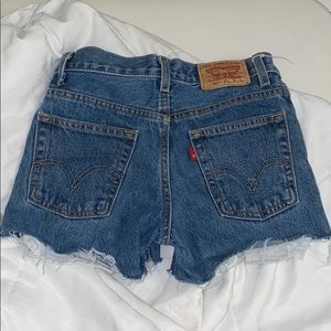 super cute vintage levi shorts